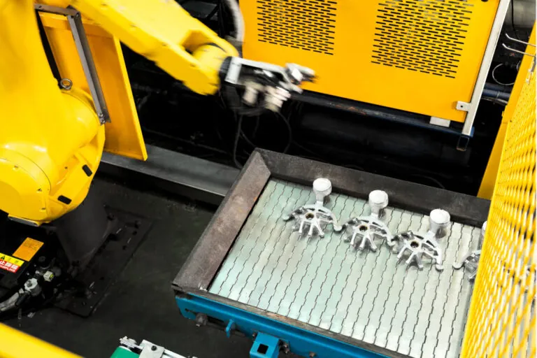 Fanucロボットアームを備えた高圧アルミ合金ダイカスト設備、自動取出しと安定したサイクルタイムを実現