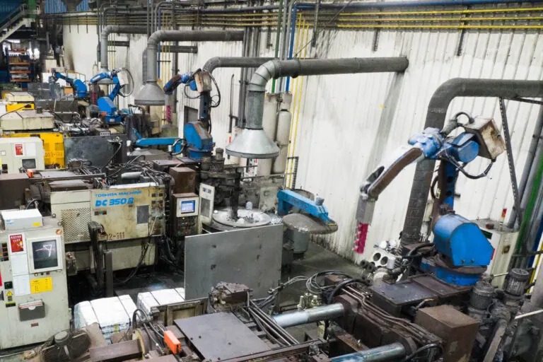 台湾JoinCastの自動化アルミ合金ダイカスト工場全景、高圧コールドチャンバー機とロボット取出装置を一列に配置